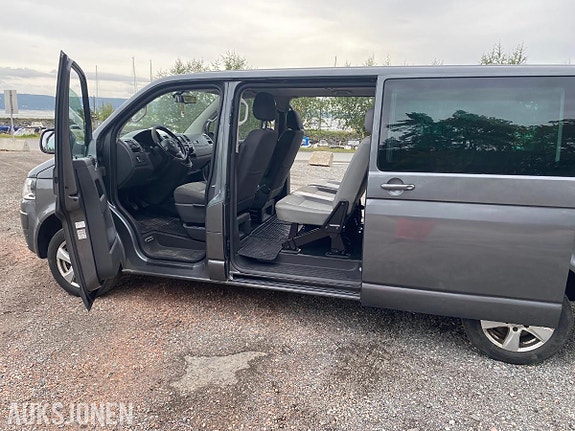 Volkswagen Caravelle 16 of 29