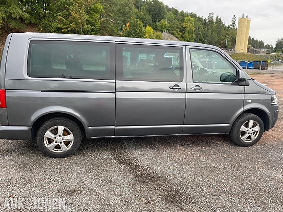 Volkswagen Caravelle 8 of 29