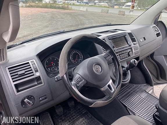 Volkswagen Caravelle 20 of 29