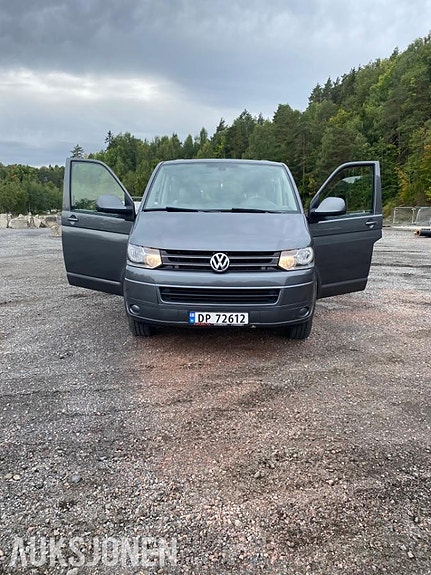 Volkswagen Caravelle 21 of 29