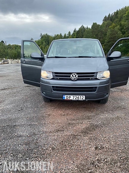 Volkswagen Caravelle 27 of 29