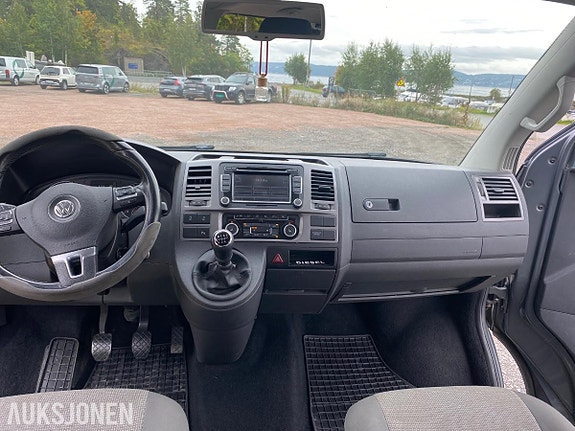 Volkswagen Caravelle 24 of 29