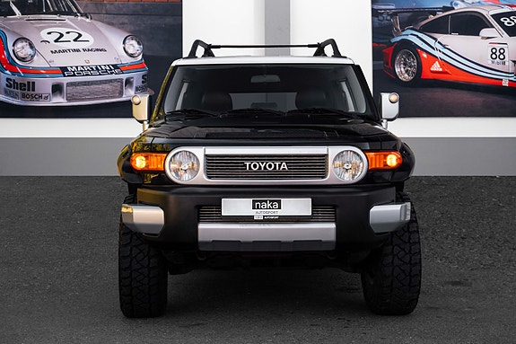 Toyota FJ Cruiser 2 of 30