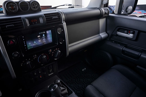 Toyota FJ Cruiser 24 of 30