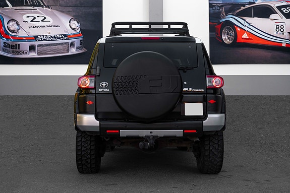 Toyota FJ Cruiser 6 of 30