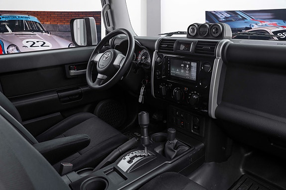 Toyota FJ Cruiser 12 of 30
