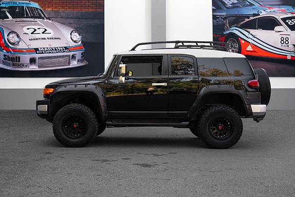 Toyota FJ Cruiser 3 of 30