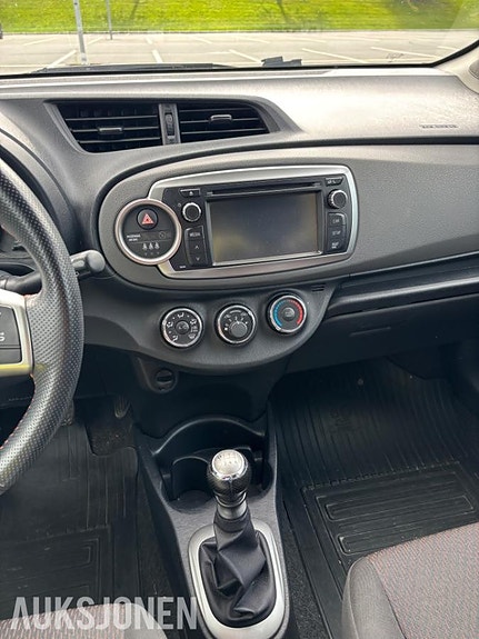 Toyota Yaris 18 of 20