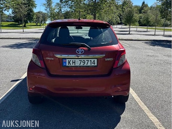 Toyota Yaris 5 of 20
