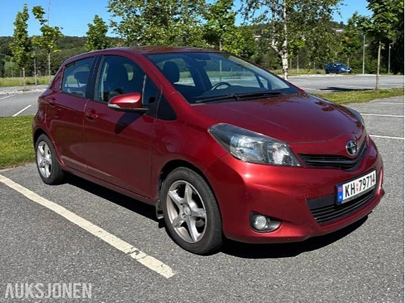 Toyota Yaris 3 of 20