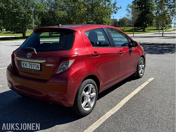 Toyota Yaris 6 of 20