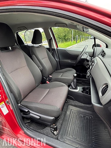 Toyota Yaris 11 of 20