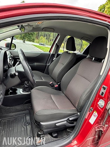 Toyota Yaris 8 of 20