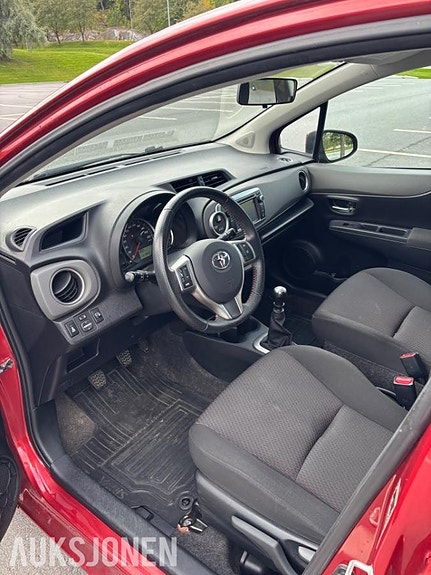 Toyota Yaris 14 of 20