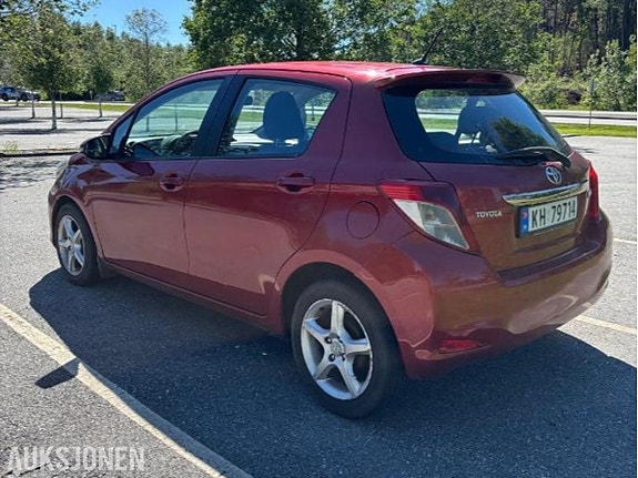 Toyota Yaris 4 of 20