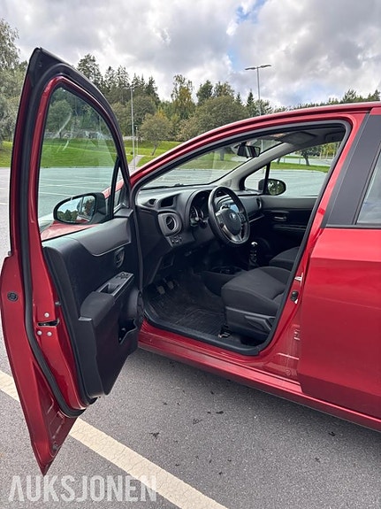 Toyota Yaris 7 of 20