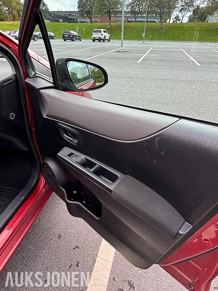 Toyota Yaris 12 of 20