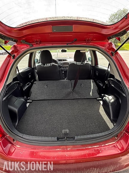 Toyota Yaris 20 of 20