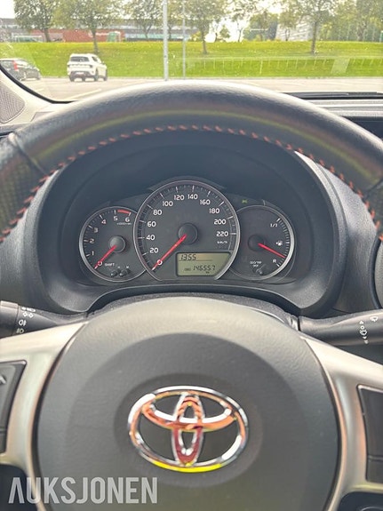 Toyota Yaris 9 of 20