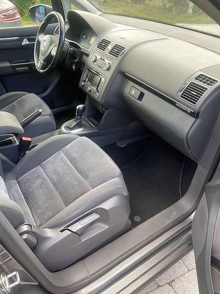 Volkswagen Touran 9 of 14