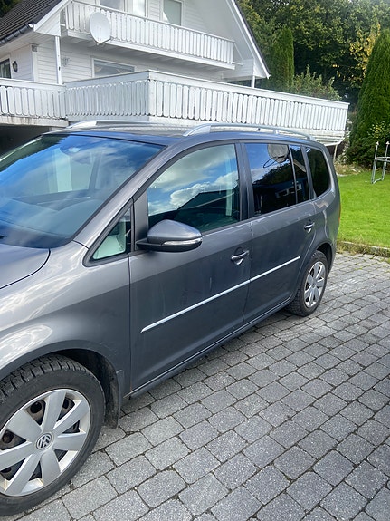 Volkswagen Touran 4 of 14