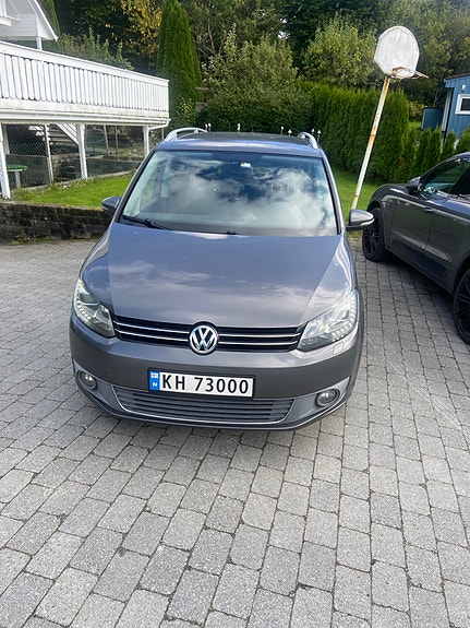 Volkswagen Touran 2 of 14