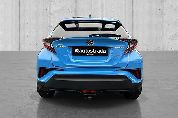 Toyota C-HR 4 of 21