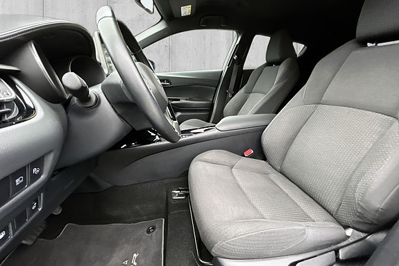 Toyota C-HR 10 of 21