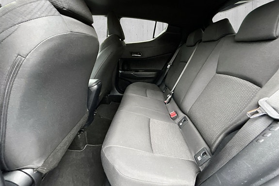 Toyota C-HR 11 of 21