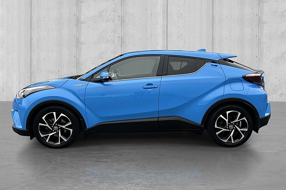 Toyota C-HR 2 of 21