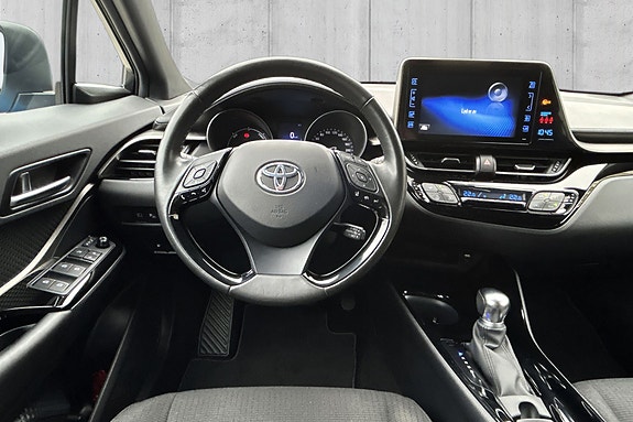 Toyota C-HR 14 of 21
