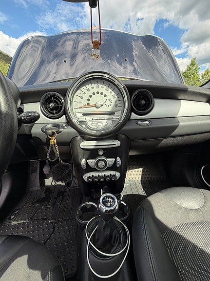 MINI Cooper 7 of 10