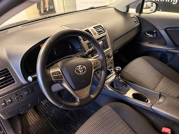 Toyota Avensis 21 of 30