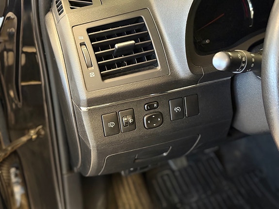 Toyota Avensis 20 of 30