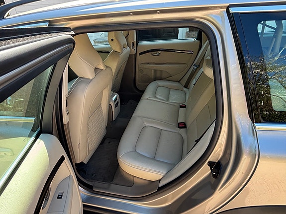 Volvo XC70 3 of 11