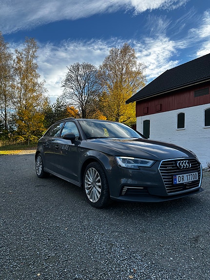 Audi e-tron 2 of 10