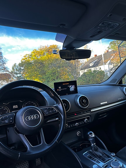 Audi e-tron 8 of 10