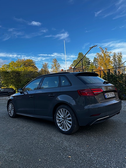Audi e-tron 4 of 10