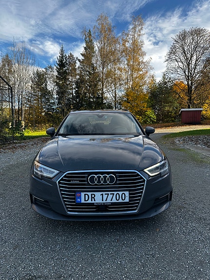 Audi e-tron 3 of 10