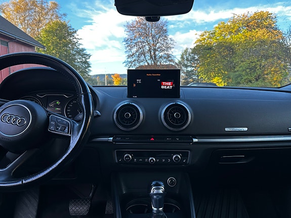 Audi e-tron 7 of 10