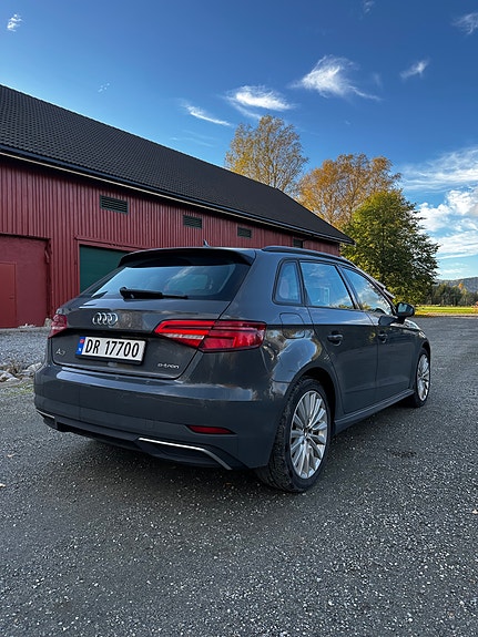 Audi e-tron 5 of 10