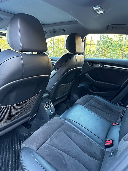 Audi e-tron 9 of 10
