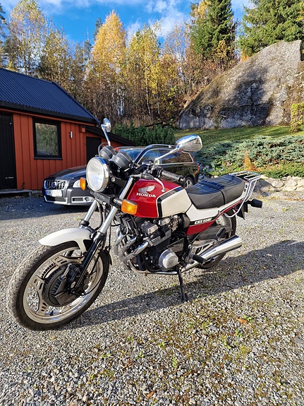 Honda CBX 550F 3 of 6