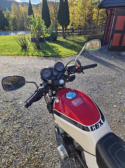 Honda CBX 550F 4 of 6