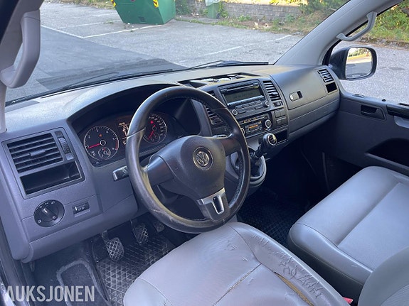 Volkswagen Caravelle 11 of 30