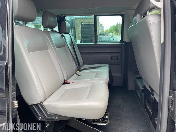 Volkswagen Caravelle 24 of 30