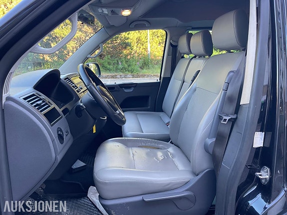 Volkswagen Caravelle 10 of 30