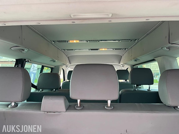 Volkswagen Caravelle 26 of 30