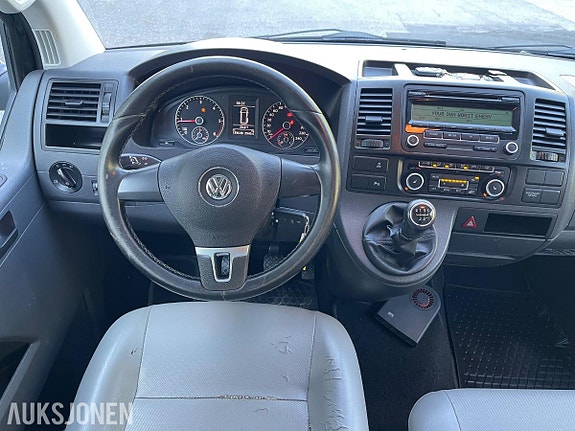 Volkswagen Caravelle 12 of 30