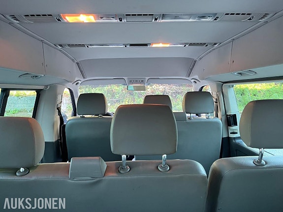Volkswagen Caravelle 28 of 30